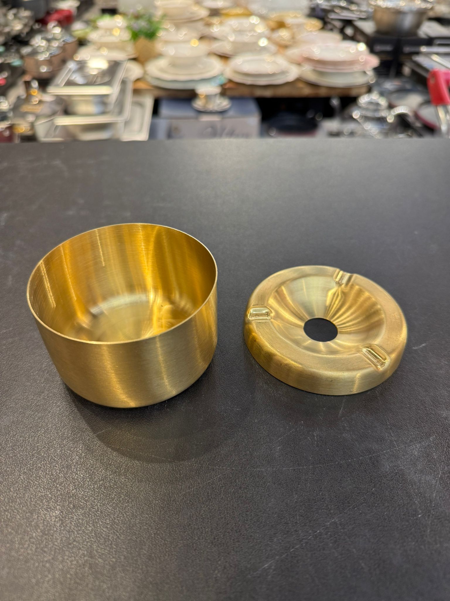 מאפרה סגורה נירוסטה זהב 8 ס״מ