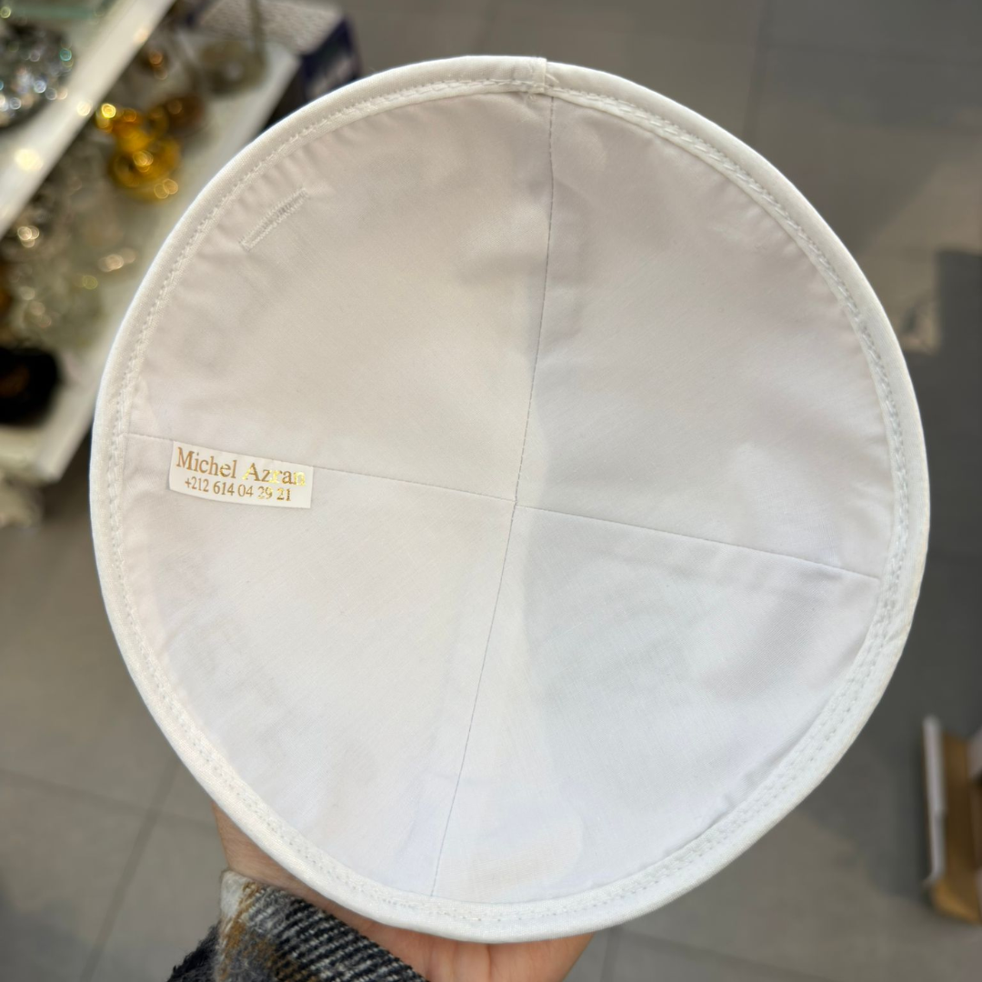 כיפה קטיפה מרוקאית 18 ס״מ – קרם 'רבי יורם אברג'ל' כתוביות רוז גולד + איור