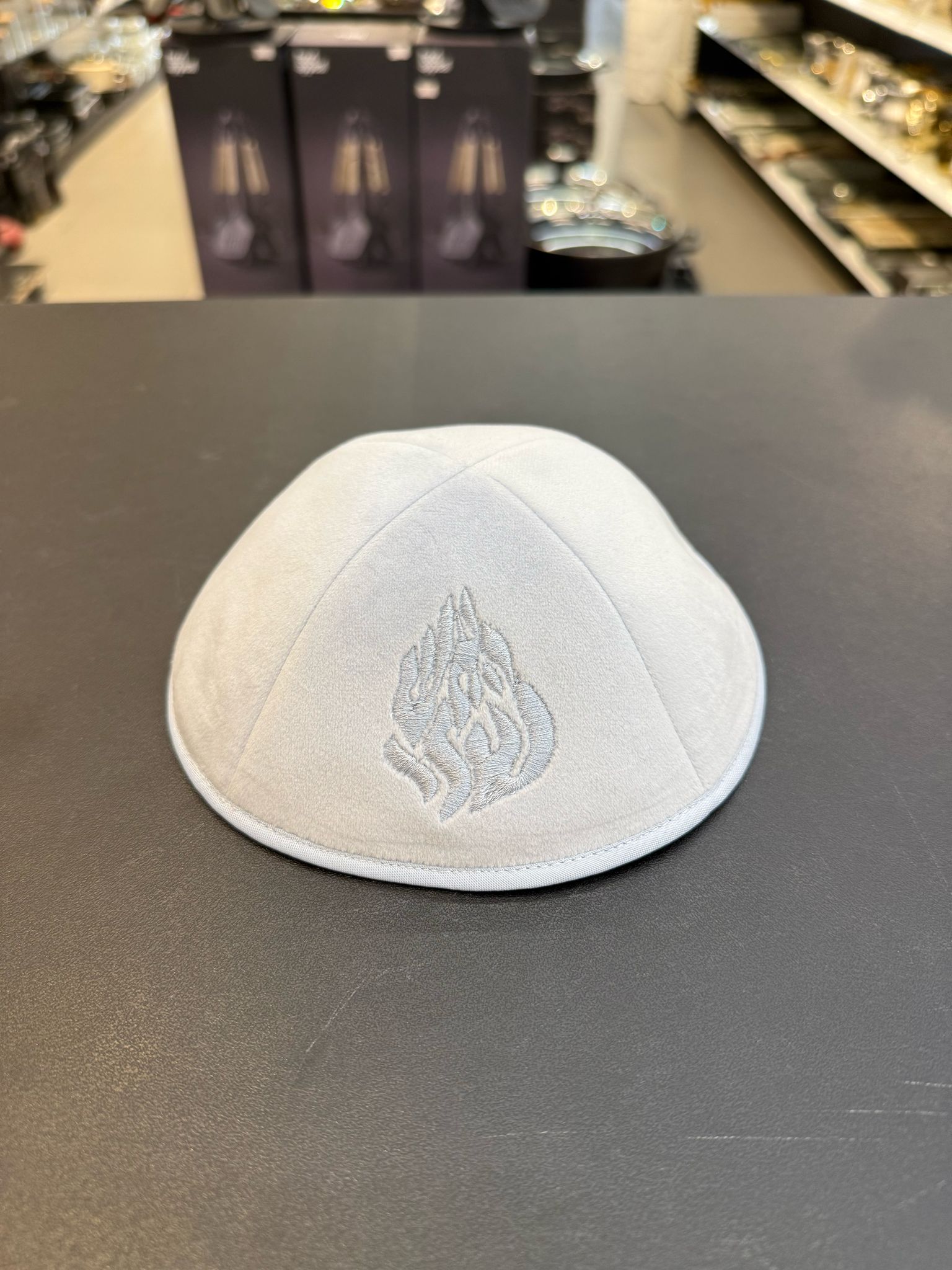 כיפה קטיפה מרוקאית 18 ס״מ – תכלת 'האש שלי' כתוביות תכלת