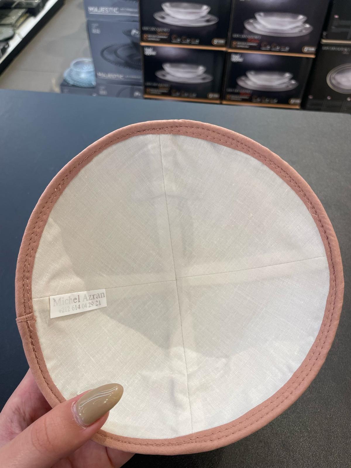 כיפה קטיפה מרוקאית 18 ס״מ – אפרסק ׳רבי חיים פינטו' כתוביות רוז גולד