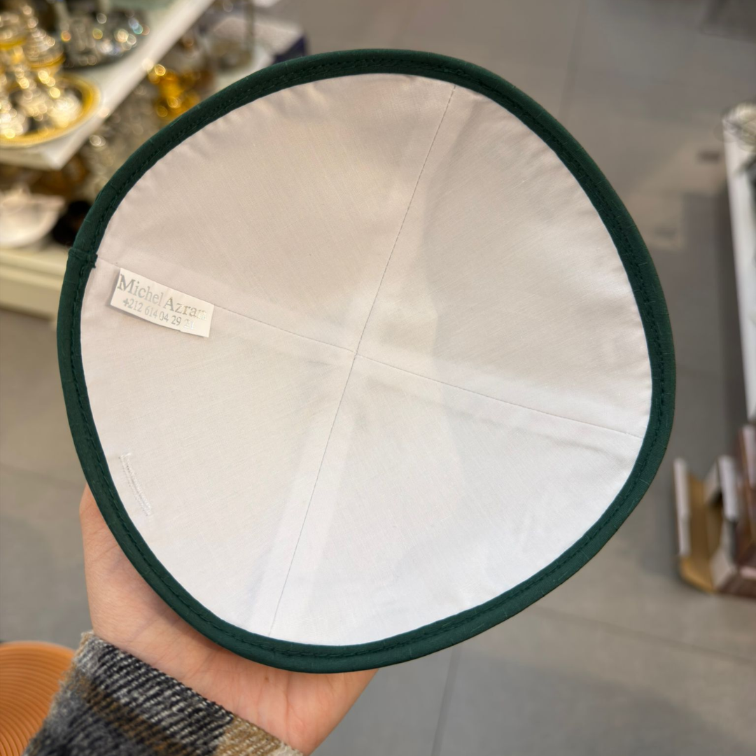 כיפה קטיפה מרוקאית 18 ס״מ – ירוק בקבוק 'רבי מאיר בעל הנס' כתוביות ירוק בקבוק