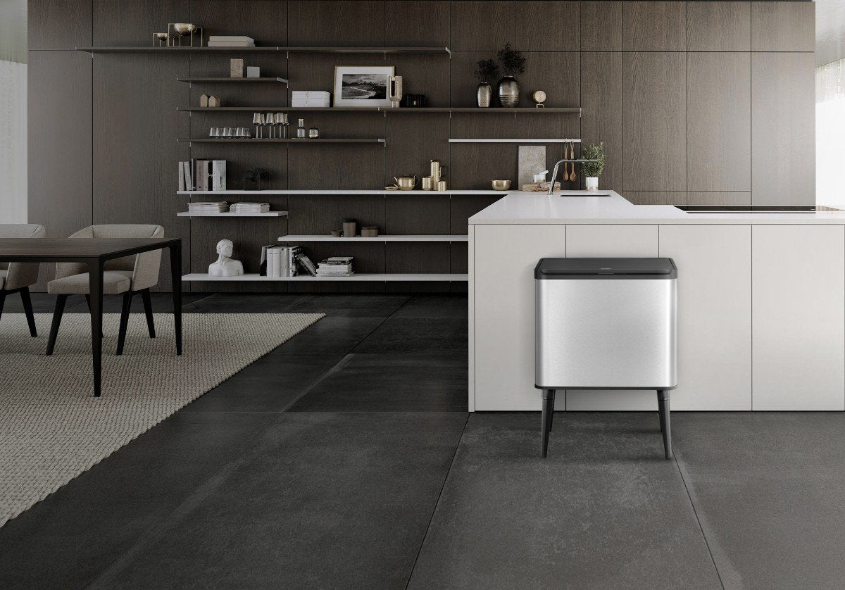 פח אשפה על רגלים 42 ליטר POSE שחור מט EKO