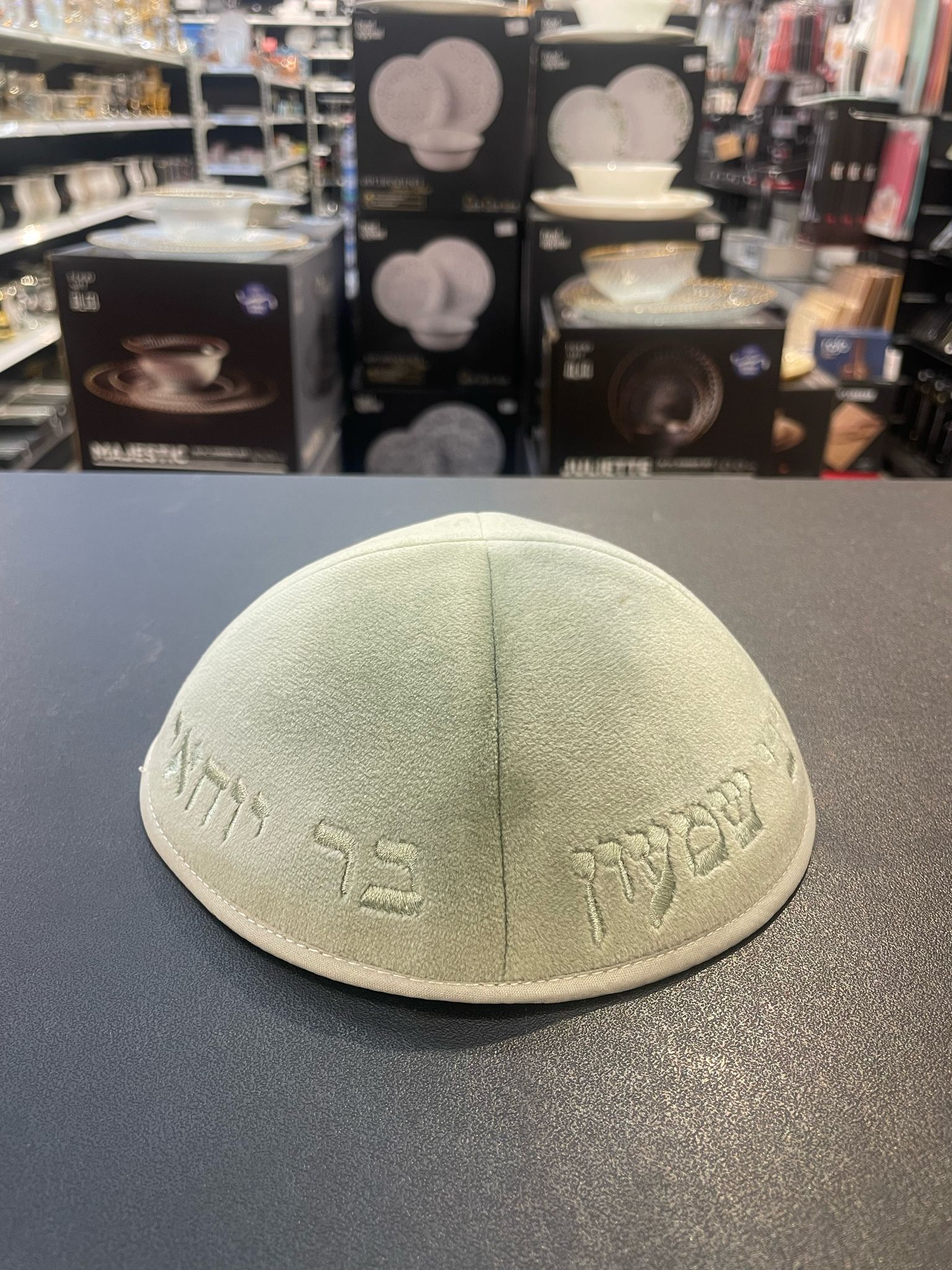 כיפה קטיפה מרוקאית 18 ס״מ – ירוק מנטה בהיר ׳רבי שמעון בר יוחאי׳ כתוביות ירוק מנטה