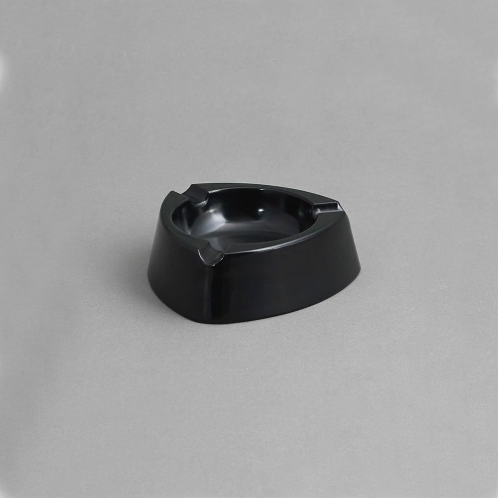 מאפרה משולשת 10.5 ס"מ מלמין שחור