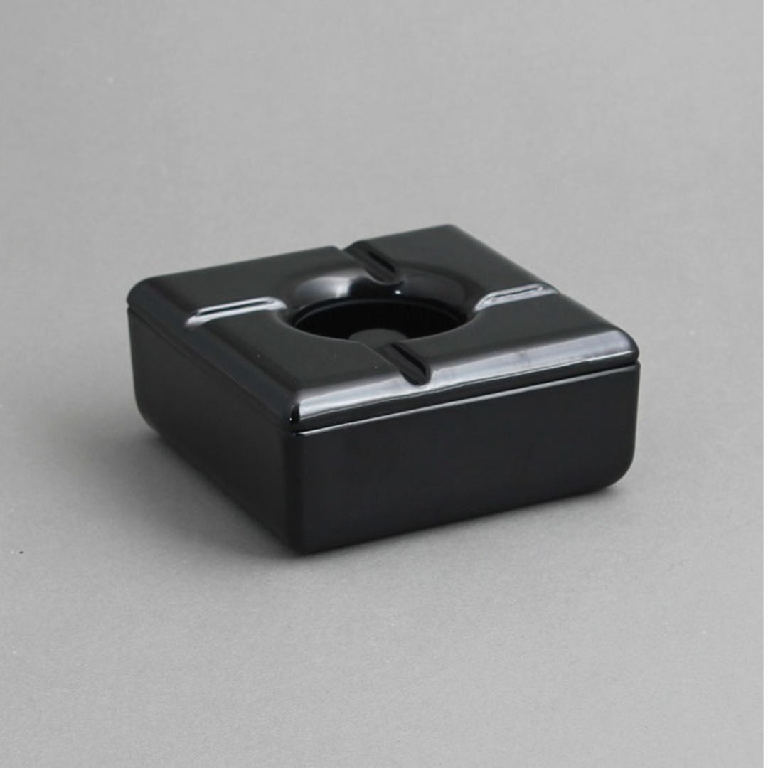 מאפרה חסינת רוח מרובעת 11.5 ס”מ מלמין שחור