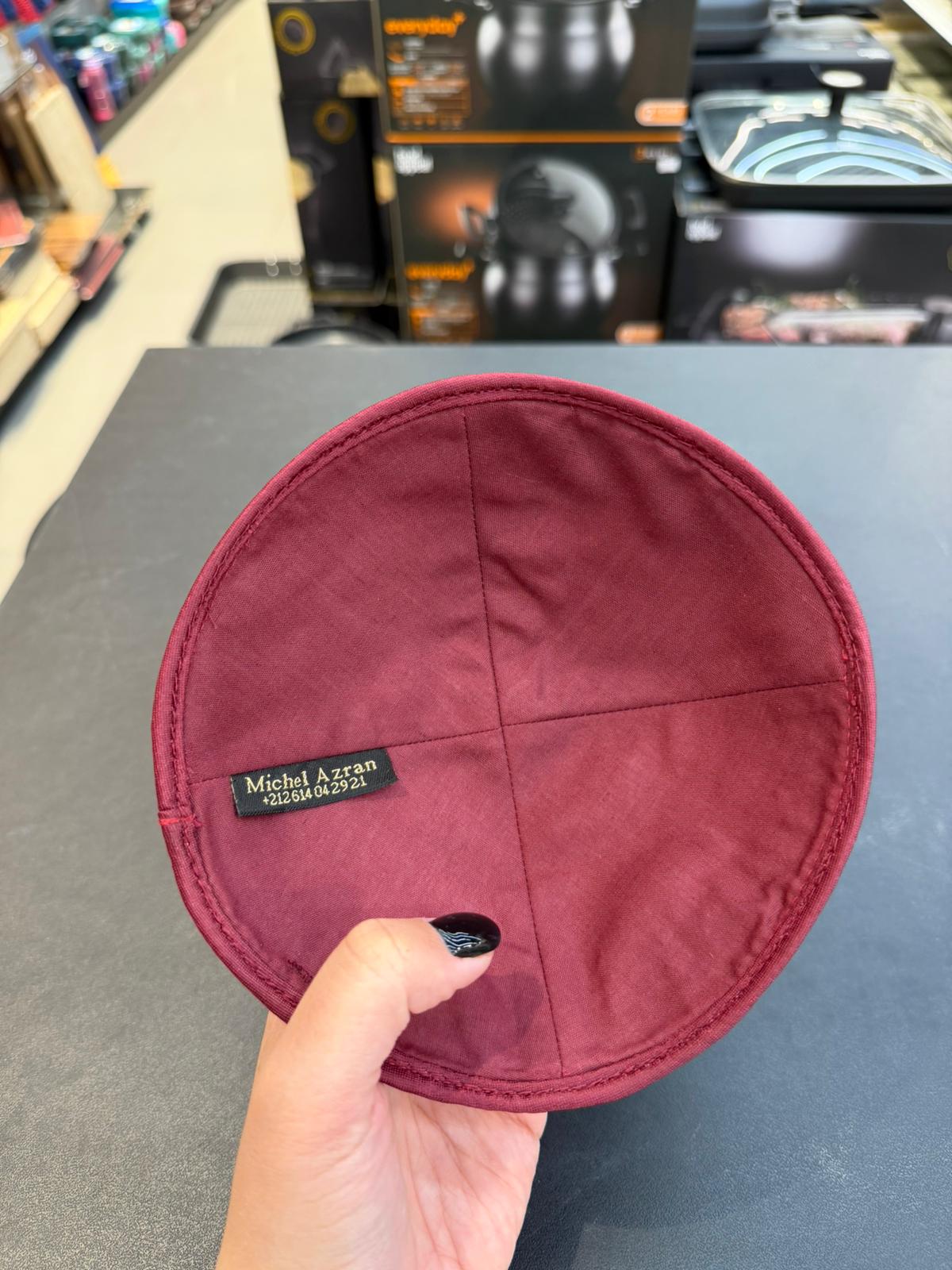 כיפה קטיפה מרוקאית 18 ס״מ – בורדו בהיר זרקורים 'בבא סאלי,בבא מאיר,בבא אלעזר,אביחצירא' כתוביות בורדו (דגם חדש)