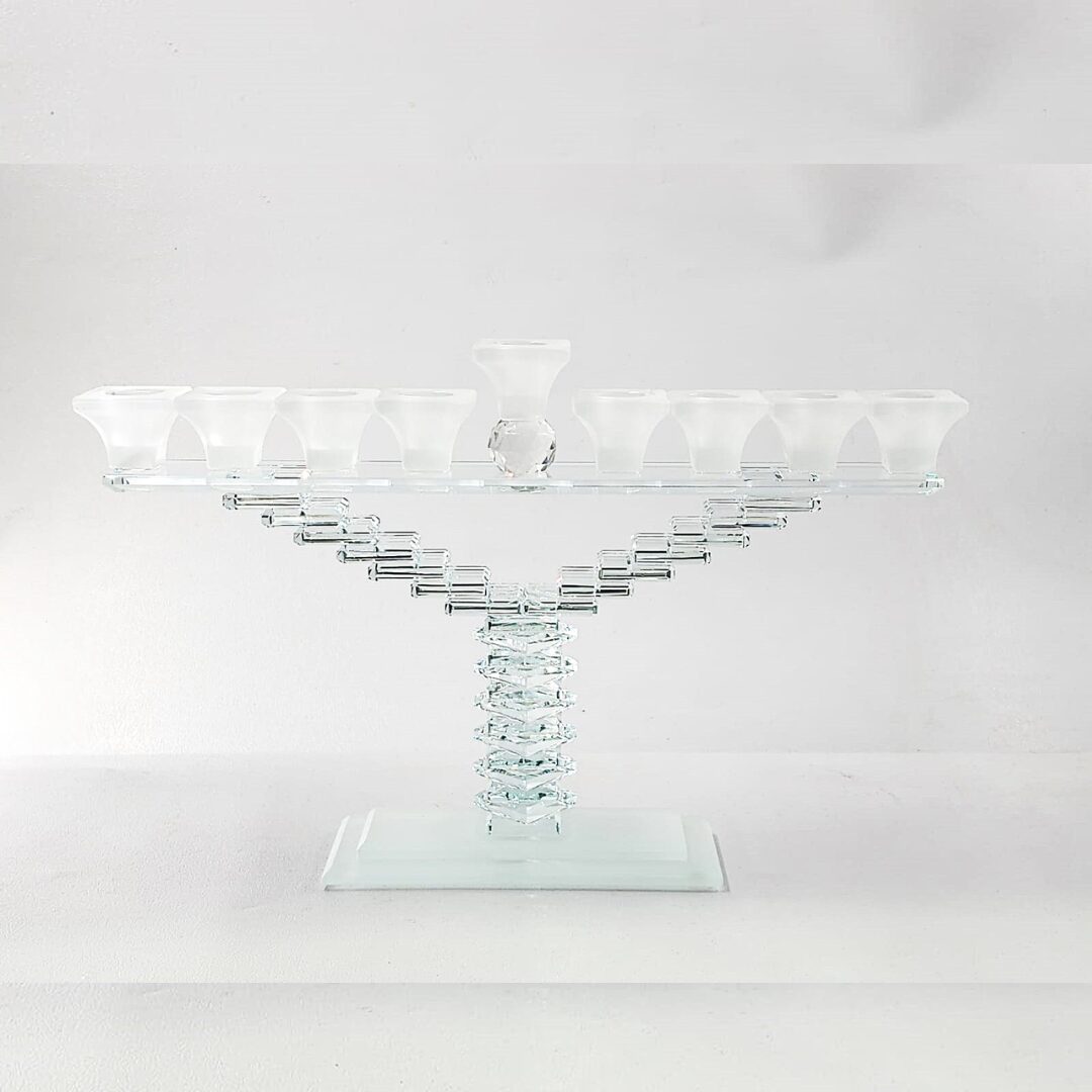 חנוכיה קריסטל - פרמידה חלבי 24X36 ס"מ דגם 14026