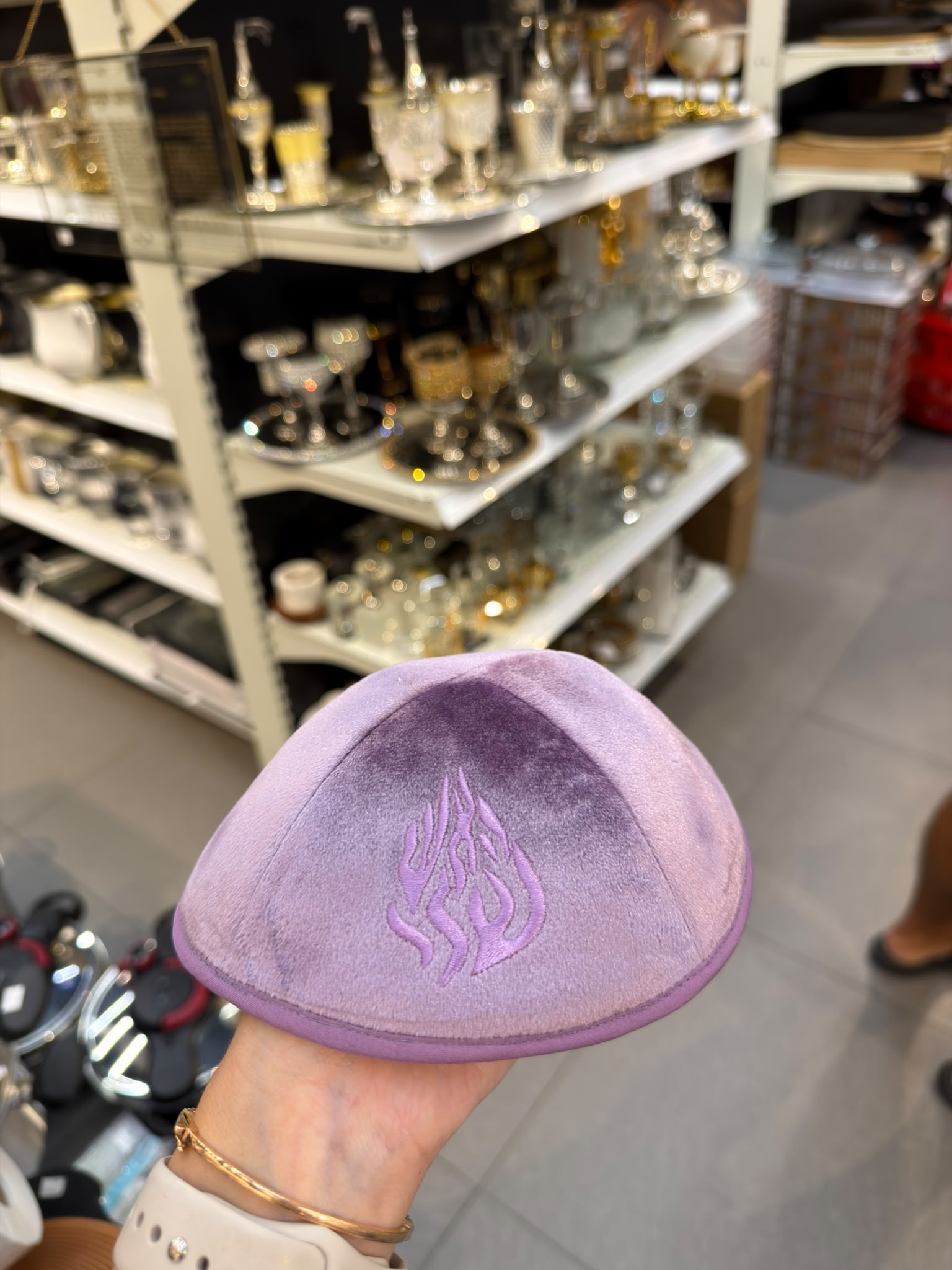 כיפה קטיפה מרוקאית 18 ס״מ – סגול 'האש שלי׳ כתוביות סגולות