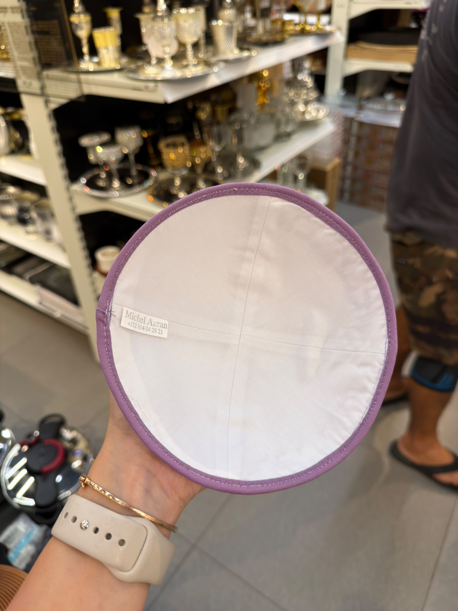 כיפה קטיפה מרוקאית 18 ס״מ – סגול 'רבי יעקב אביחצירא׳ כתוביות סגולות