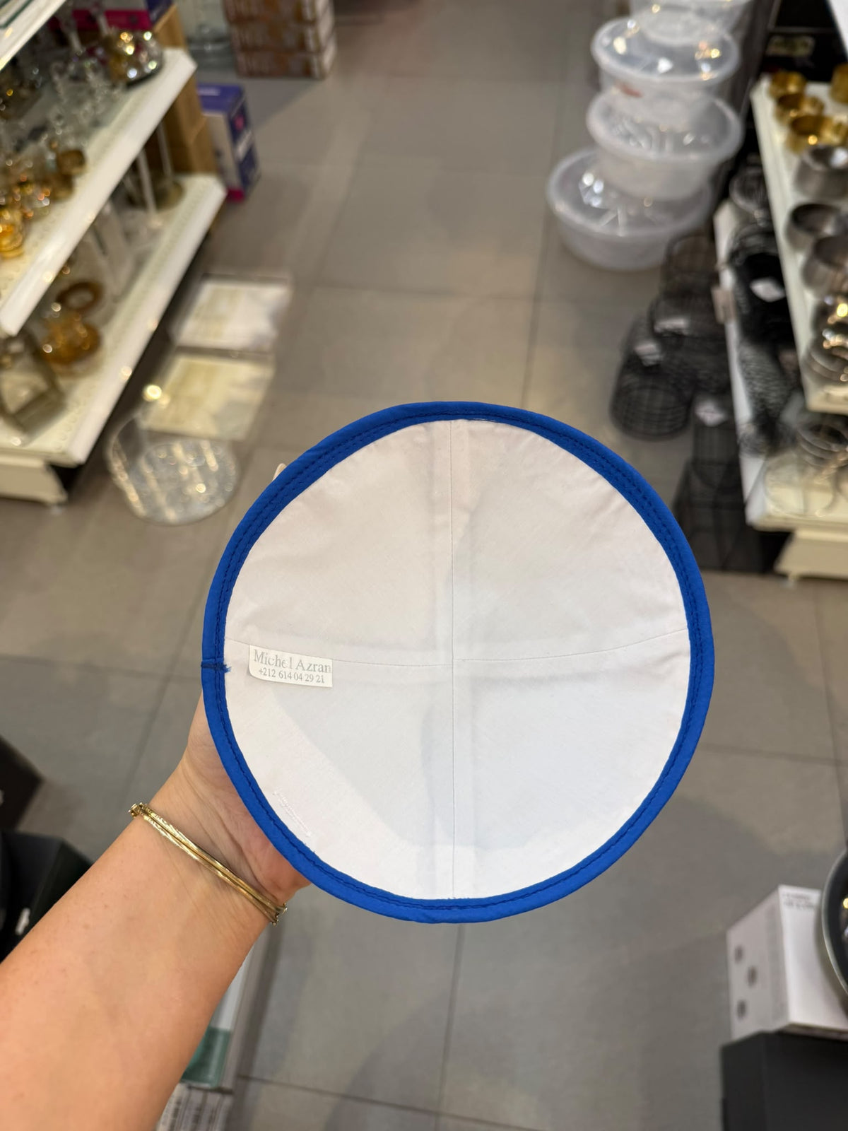 כיפה קטיפה מרוקאית 18 ס״מ – כחול זרקורים ׳סידנא בבא סאלי' כתוביות כסף