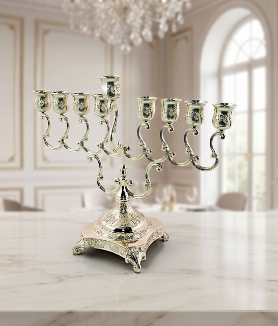 חנוכיה מתכת - כסף מעוטר 30 ס"מ דגם AVI675