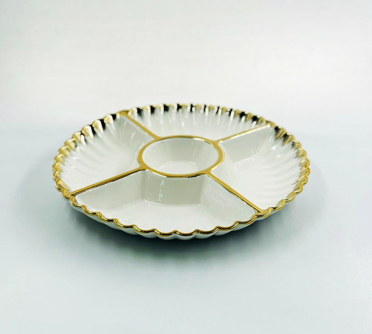 קברט קרמיקה - עגול לבן פס זהב 32 ס"מ