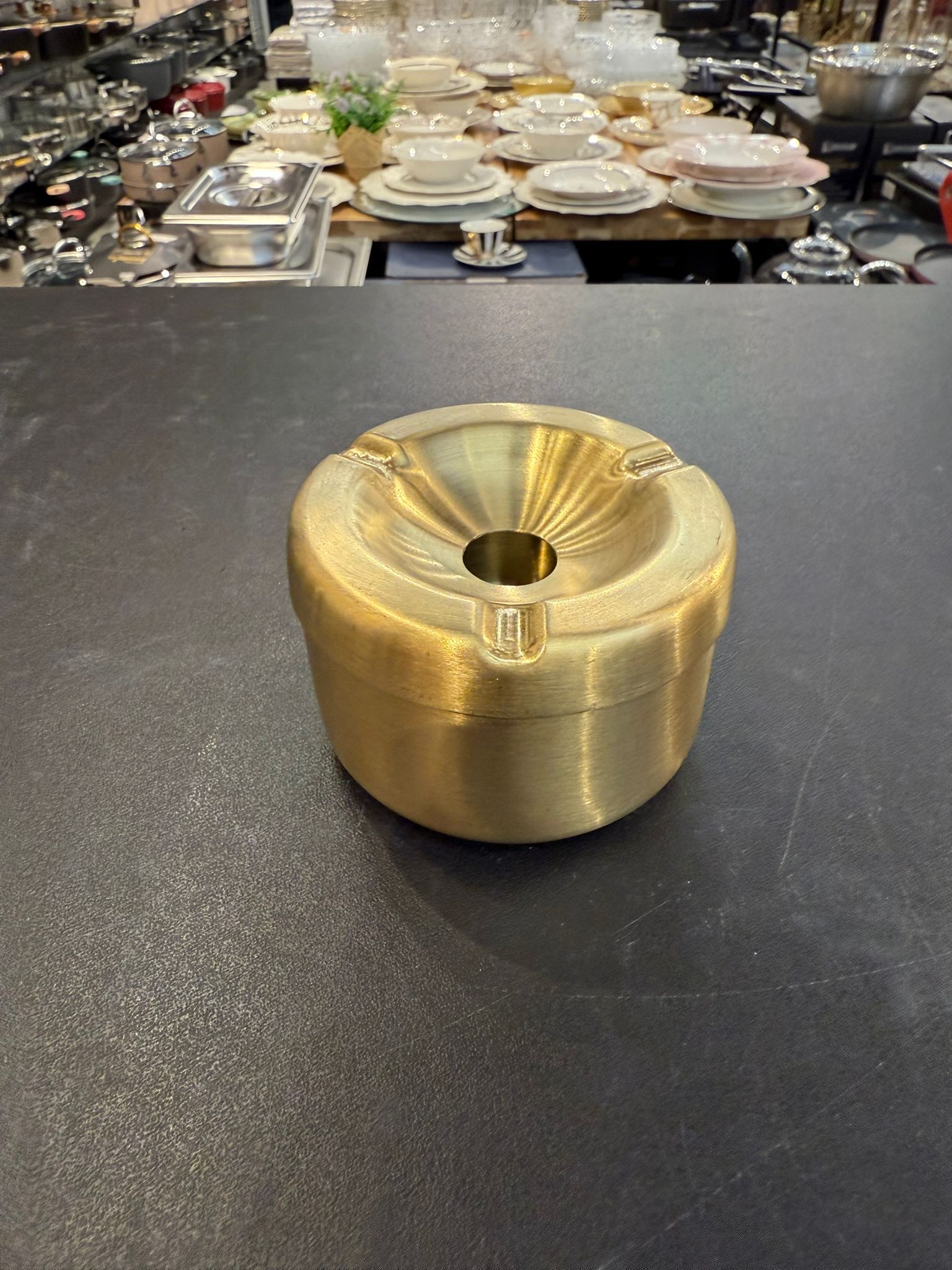 מאפרה סגורה נירוסטה זהב 8 ס״מ