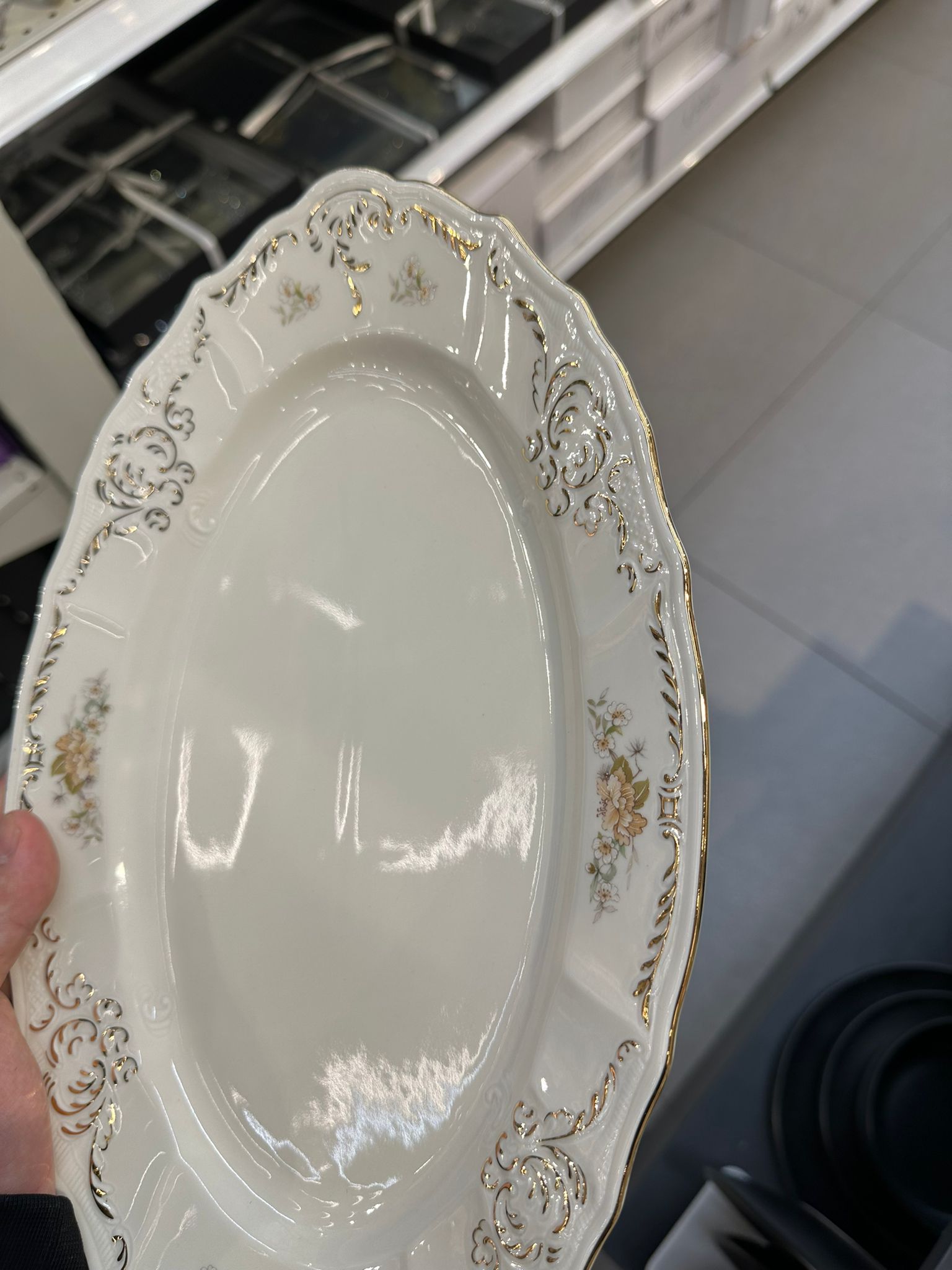 פלטת הגשה אובלית 36 ס״מ פורצלן צ׳כי – פרח צהוב דגם 2018 עיטור פס זהב Thun