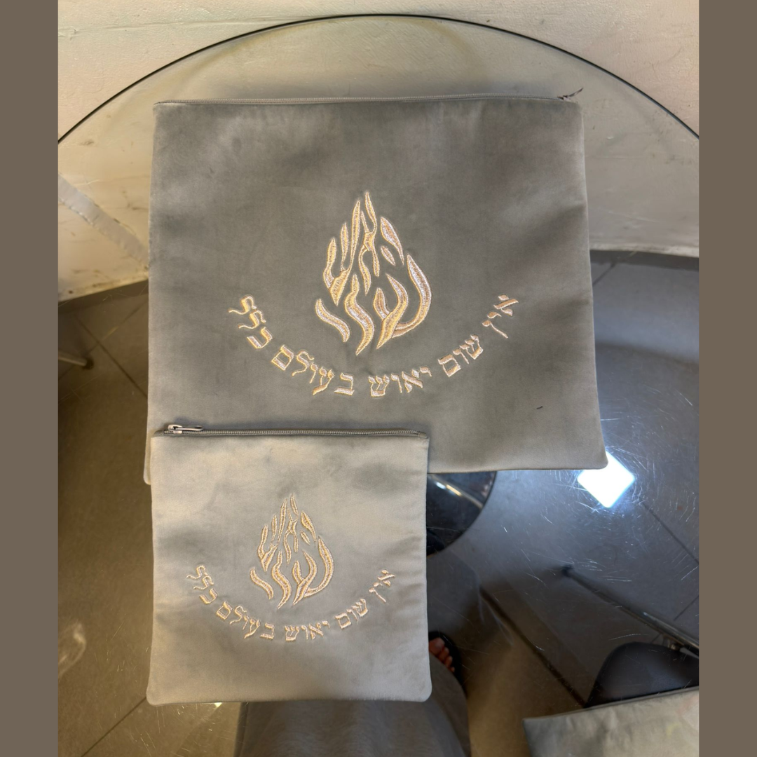סט כיסוי טלית + כיסוי תפילין מרוקאי – אפרפר בהיר 'האש שלי' כתוביות רוז גולד