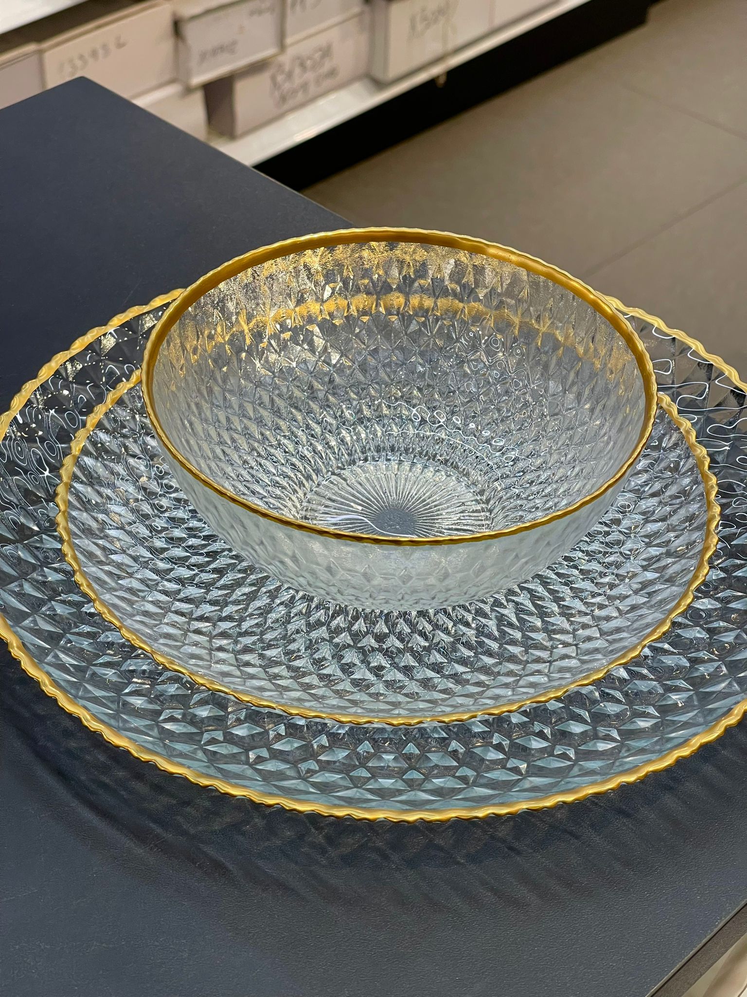 סט צלחות 18 חלקים – זכוכית פס זהב דגם MEIR מרוקע