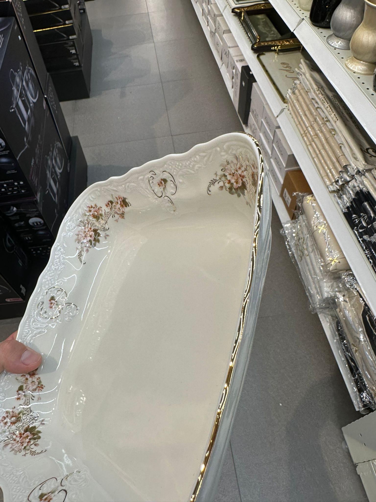 תבנית קערה מרובעת 25 ס״מ פורצלן צ׳כי – פרחוני דגם 2011 עיטור פס זהב Thun