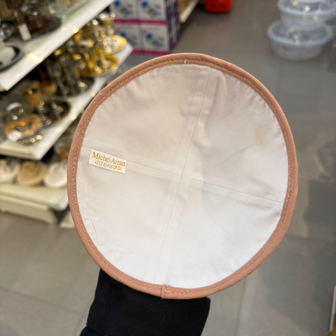 כיפה קטיפה מרוקאית 18 ס״מ – ורדרד בהיר 'בבא סאלי,בבא מאיר,בבא אלעזר,אביחצירא' כתוביות זהב