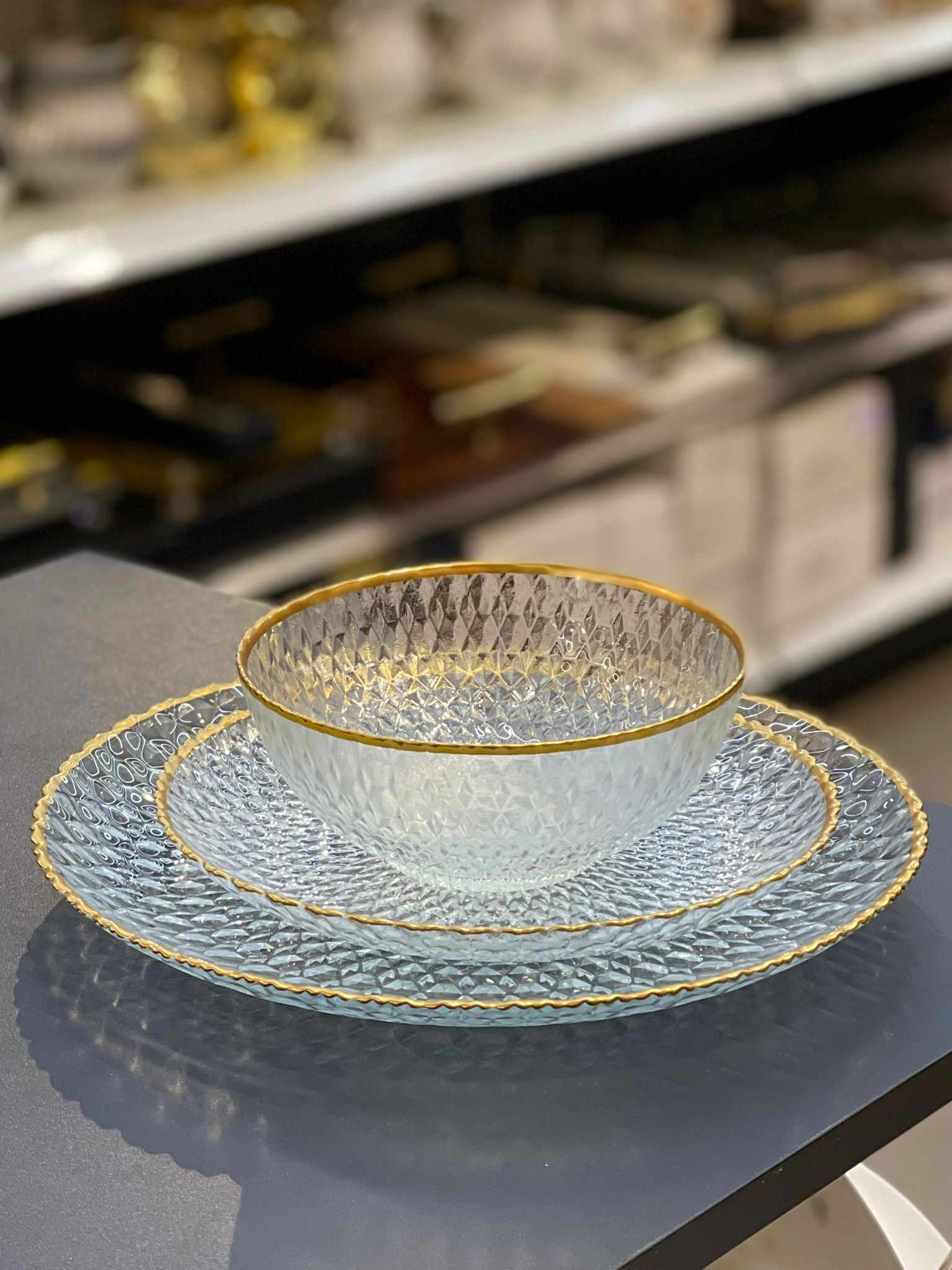 סט צלחות 18 חלקים – זכוכית פס זהב דגם MEIR מרוקע