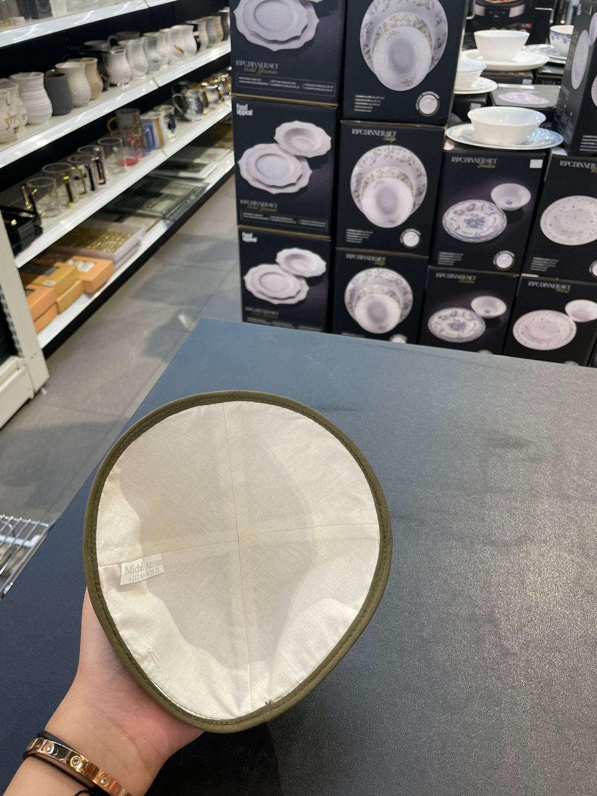 כיפה קטיפה מרוקאית 18 ס״מ – חום שוקולד 'סידנא בבא סאלי׳ כתוביות חום שוקולד