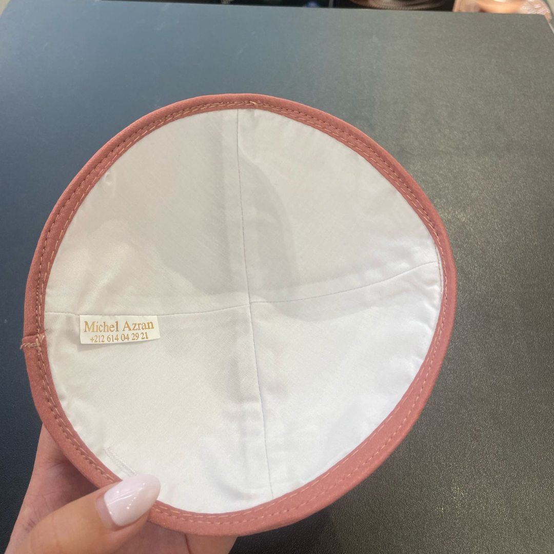 כיפה קטיפה מרוקאית 18 ס״מ – רוז גולד ורוד כהה ׳רבי מאיר בעל הנס׳ כתוביות רוז גולד