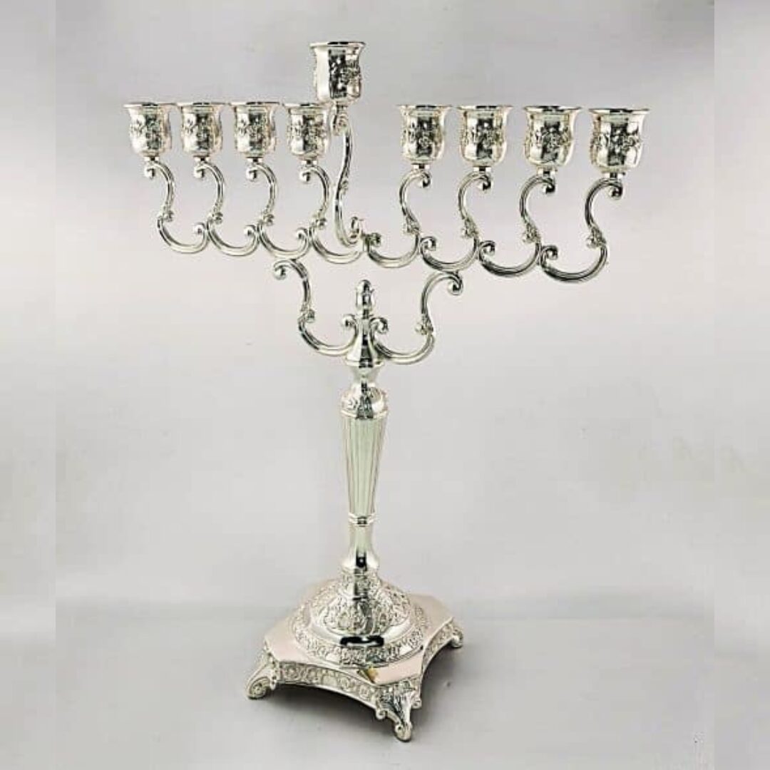 חנוכיה מתכת - כסף 46 ס"מ דגם avi674