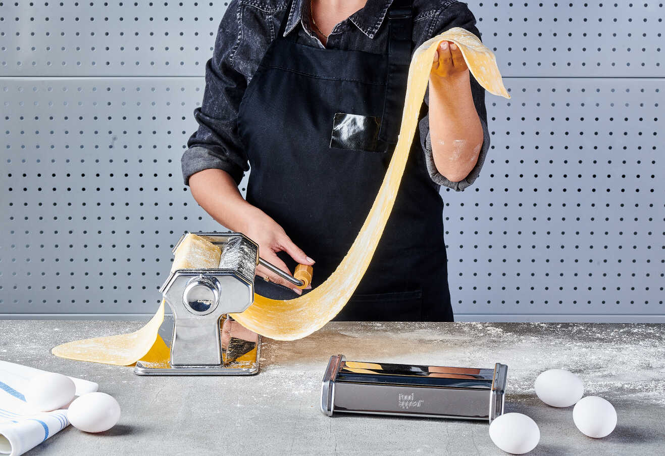 מכונת פסטה ביתית בצבע אדום 15 ס"מ מבית Food appeal