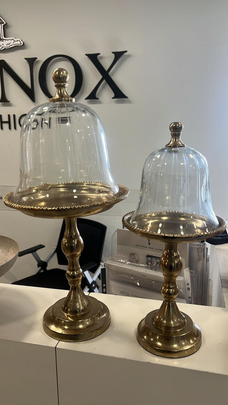 בית עוגה - מתכת זהב על רגל פעמון זכוכית שקוף 38X17.5 ס"מ