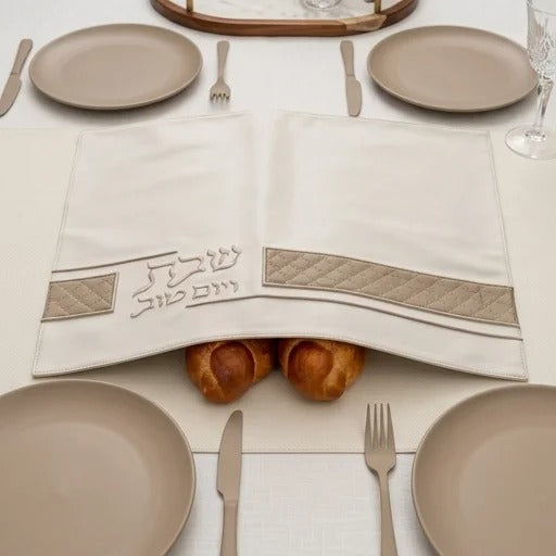 מפה לכיסוי חלה - מהודר דמוי עור לבן עם ריקמה 42x52 ס"מ