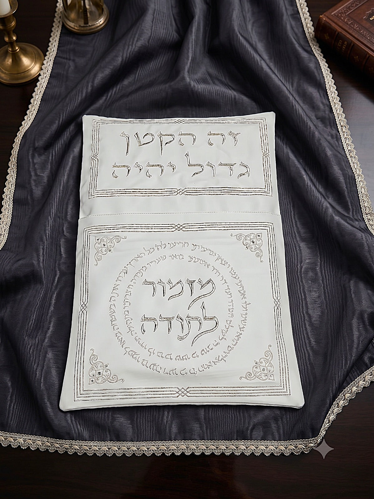 כרית לברית - 70X47 ס"מ דמוי עור 'מזמור לתודה' כיתוב כסוף