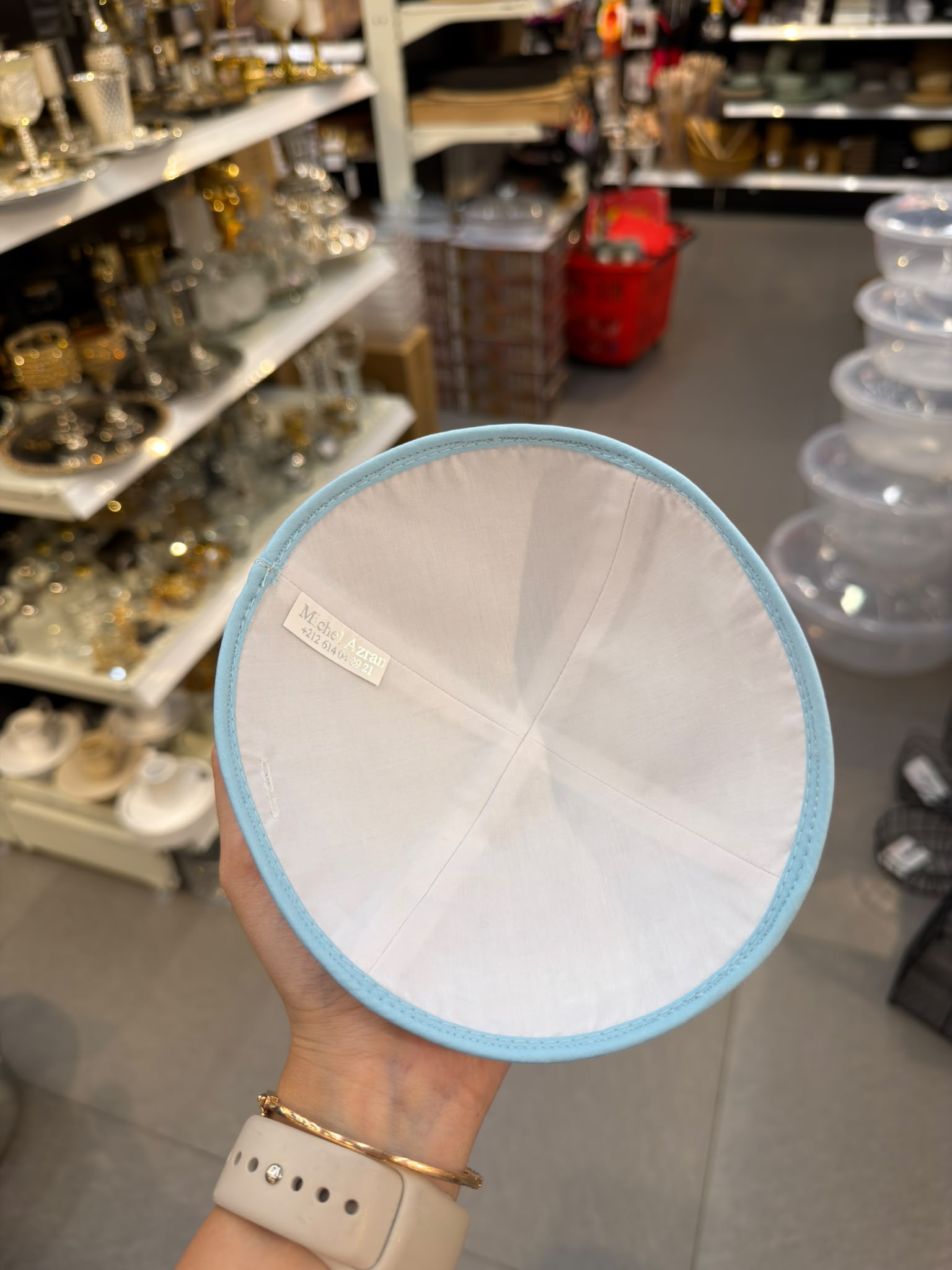 כיפה קטיפה מרוקאית 18 ס״מ – תכלת 'רבי שמעון בר יוחאי׳ כתוביות תכלת