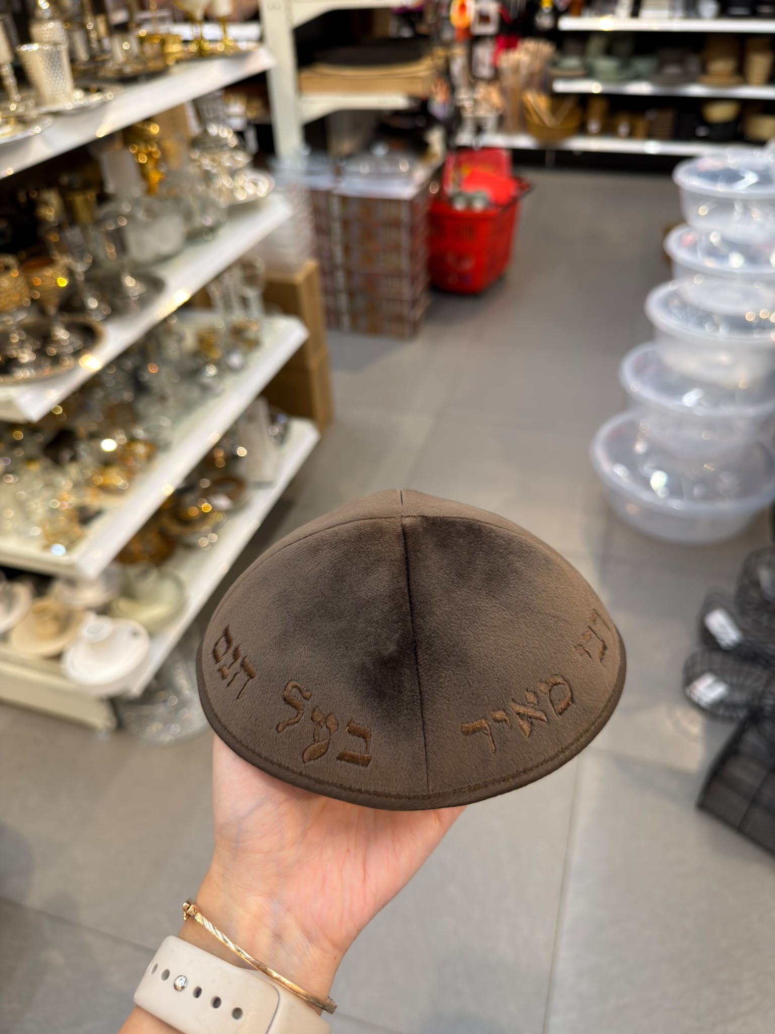 כיפה קטיפה מרוקאית 18 ס״מ – חום שוקולד 'רבי מאיר בעל הנס׳ כתוביות חום שוקולד