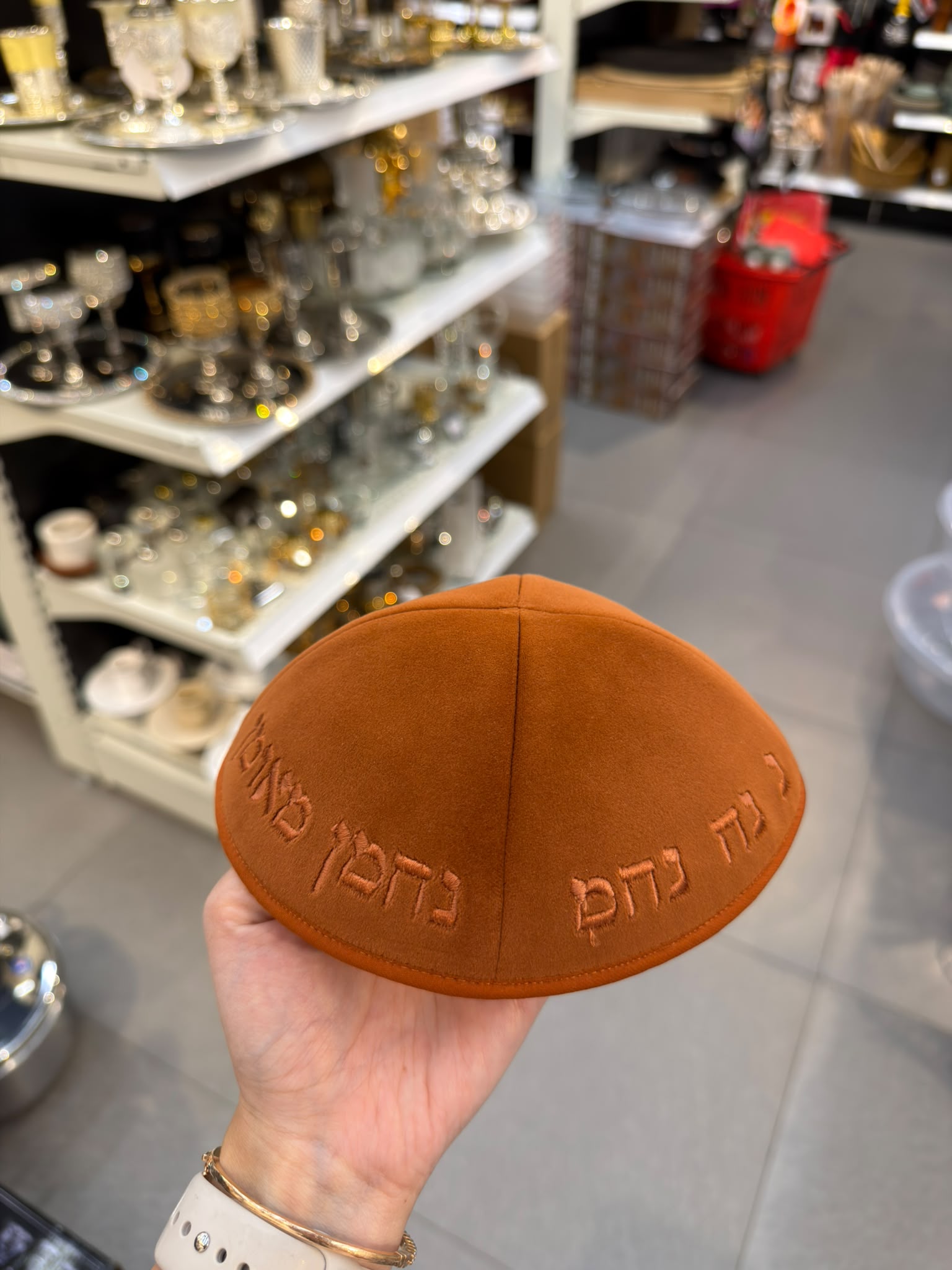 כיפה קטיפה מרוקאית 18 ס״מ – חמארה מרקש 'נ נח נחמן מאומן׳ כתוביות חמארה מרקש