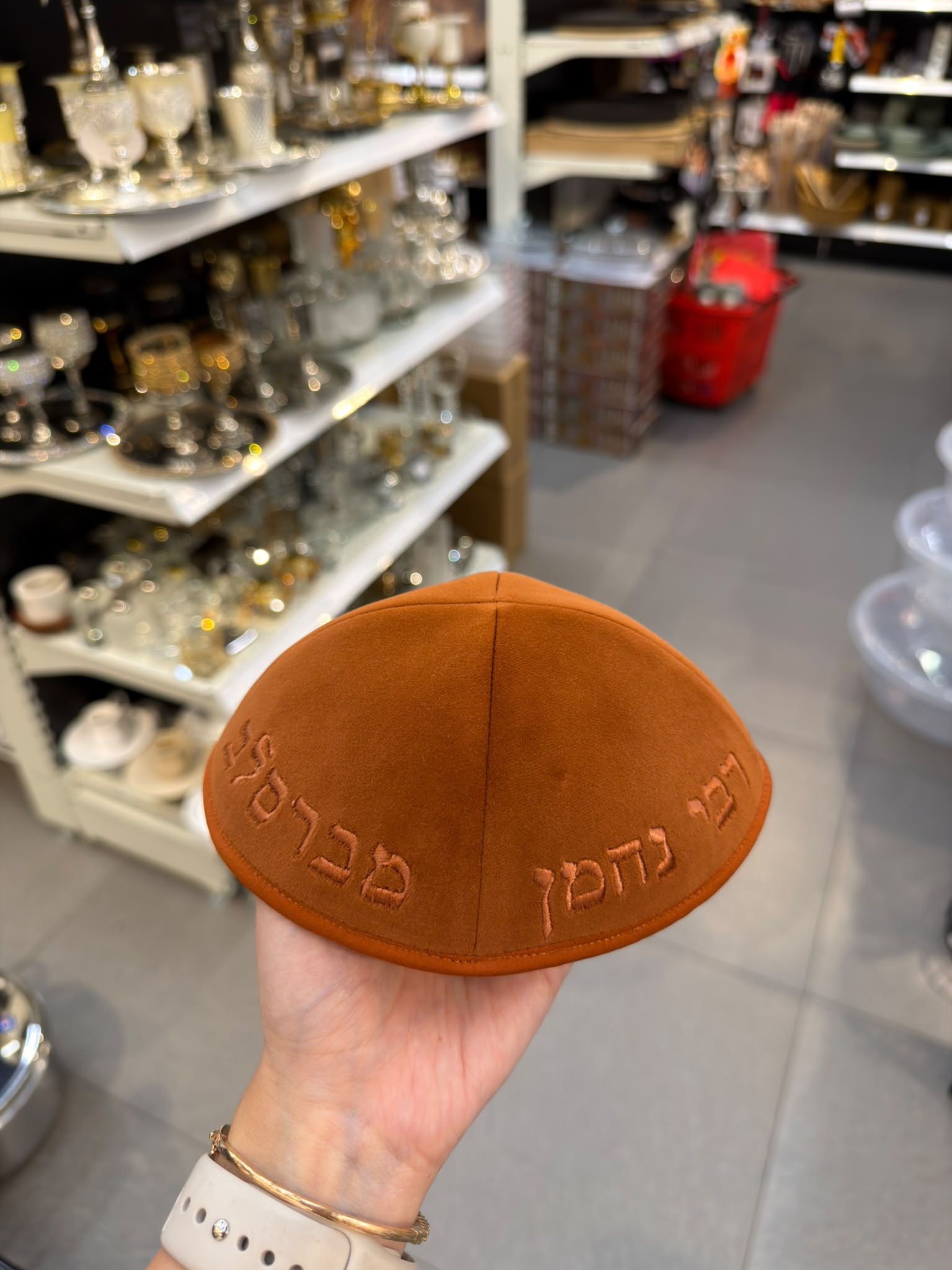 כיפה קטיפה מרוקאית 18 ס״מ – חמארה מרקש 'רבי נחמן מברסלב׳ כתוביות חמארה מרקש