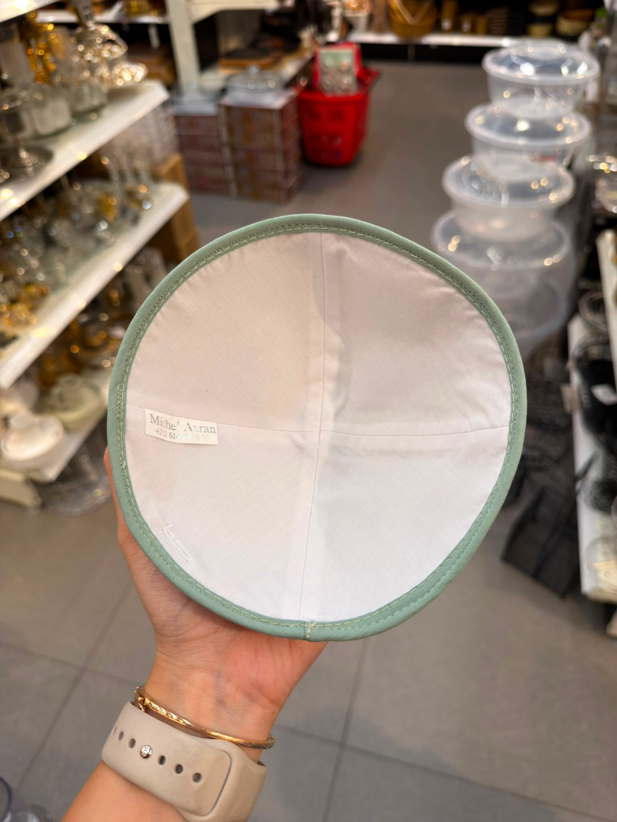 כיפה קטיפה מרוקאית 18 ס״מ – ירוק מנטה 'הרב עובדיה יוסף׳ כתוביות ירוק מנטה