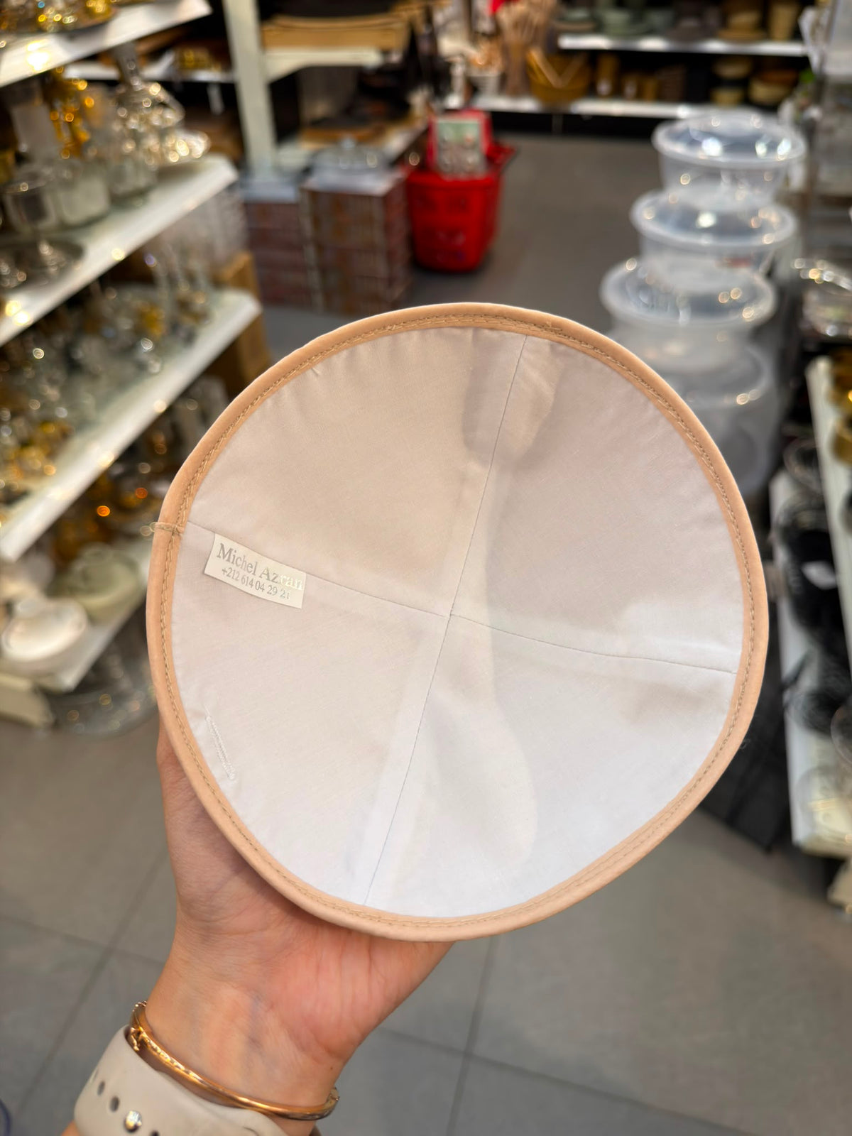 כיפה קטיפה מרוקאית 18 ס״מ – ורוד קלואה 'נ נח נחמ נחמן מאומן׳ כתוביות ורוד קלואה