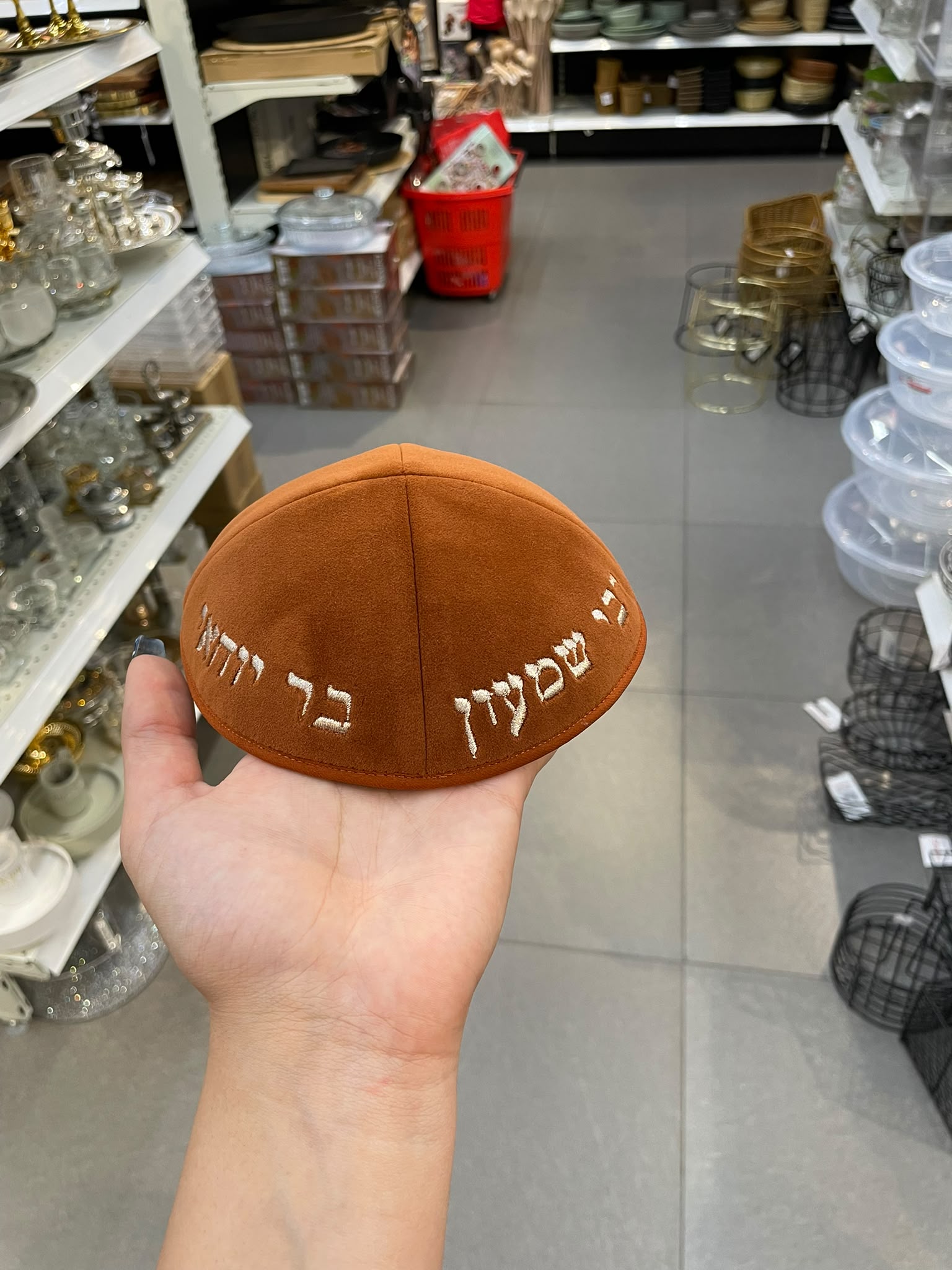 כיפה קטיפה מרוקאית (לילדים) 14 ס״מ – חמארה מרקש ׳רבי שמעון בר יוחאי' כתוביות רוז גולד