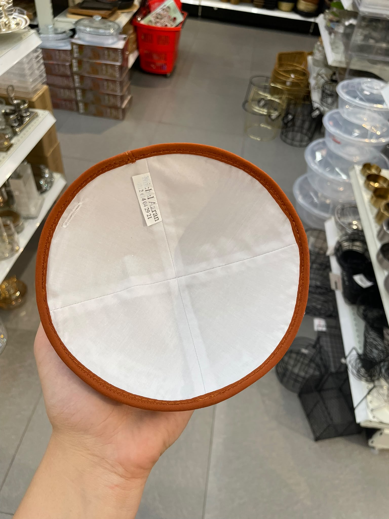 כיפה קטיפה מרוקאית (לילדים) 14 ס״מ – חמארה מרקש ׳רבי שמעון בר יוחאי' כתוביות רוז גולד