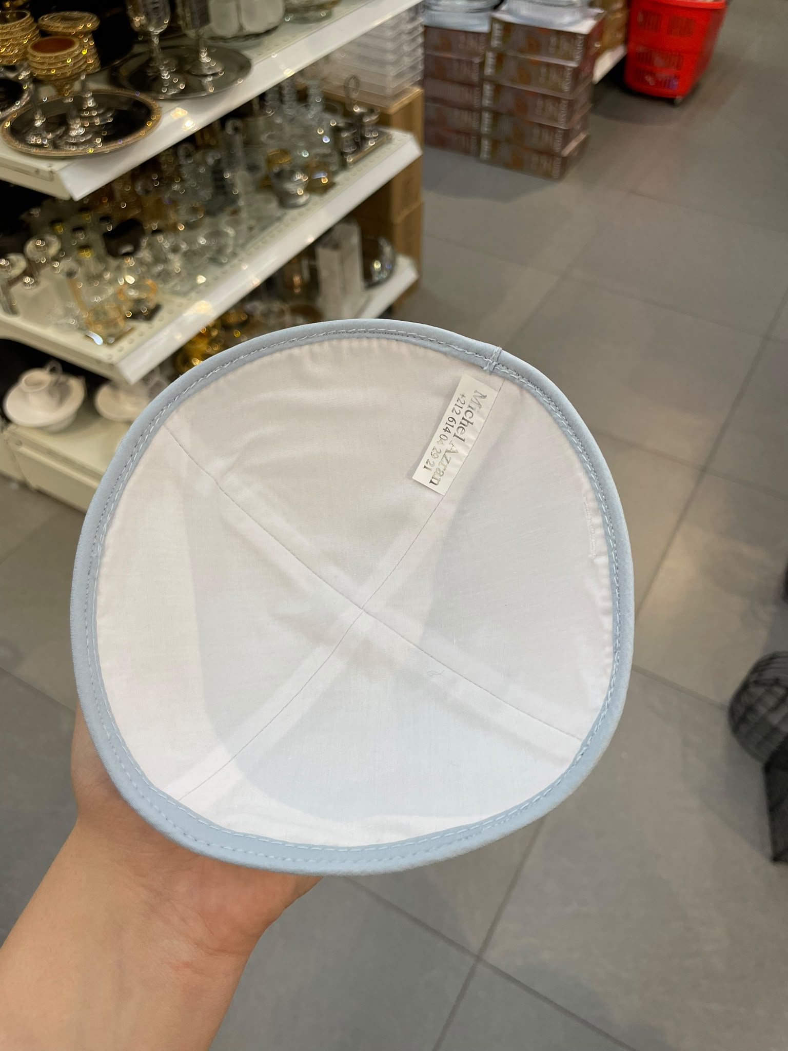 כיפה קטיפה מרוקאית (לילדים) 14 ס״מ – תכלת ׳רבי יורם אברג'ל' כתוביות רוז גולד