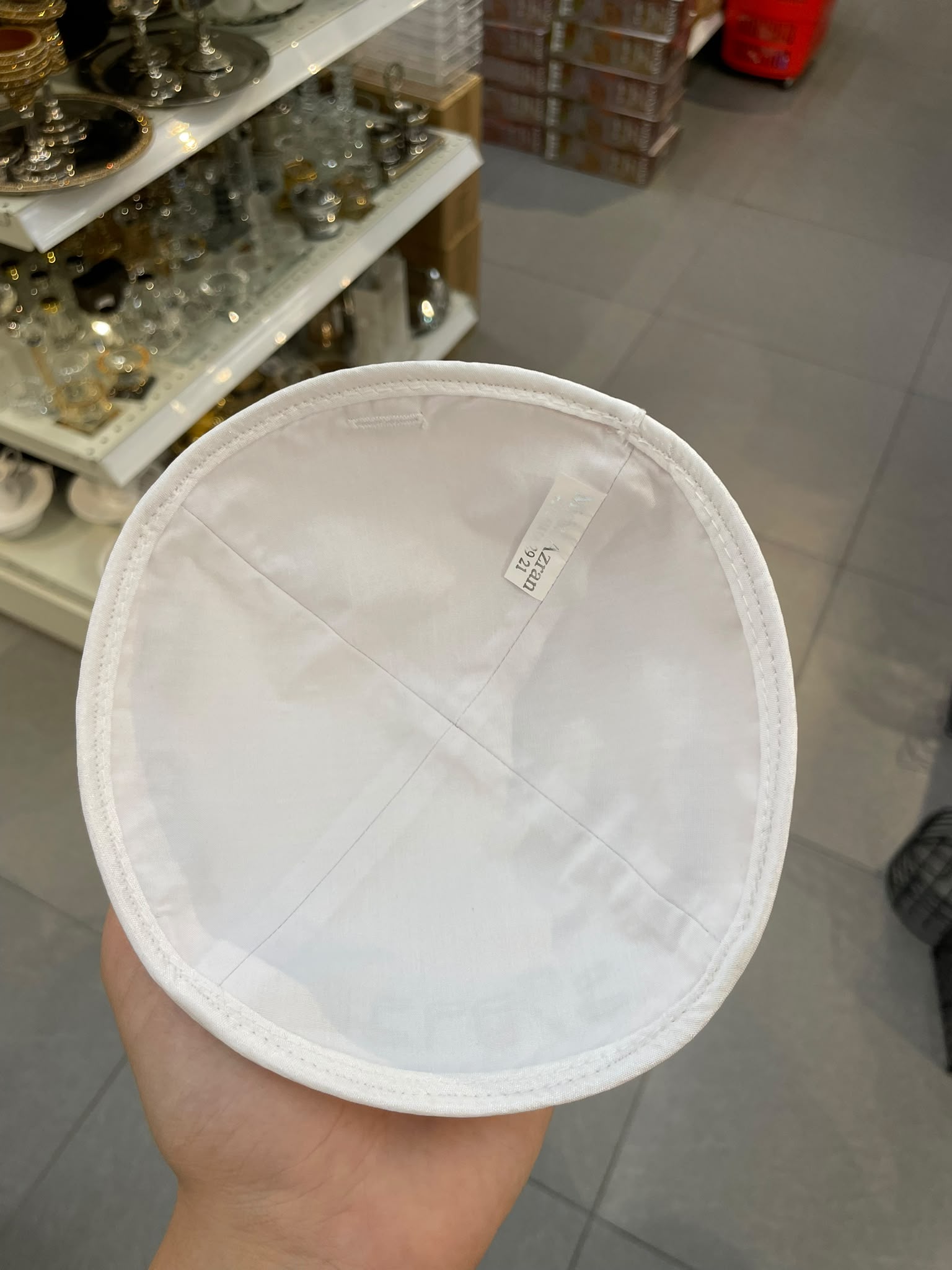 כיפה קטיפה מרוקאית (לילדים) 14 ס״מ – קרם ׳רבי נחמן מברסלב' כתוביות רוז גולד