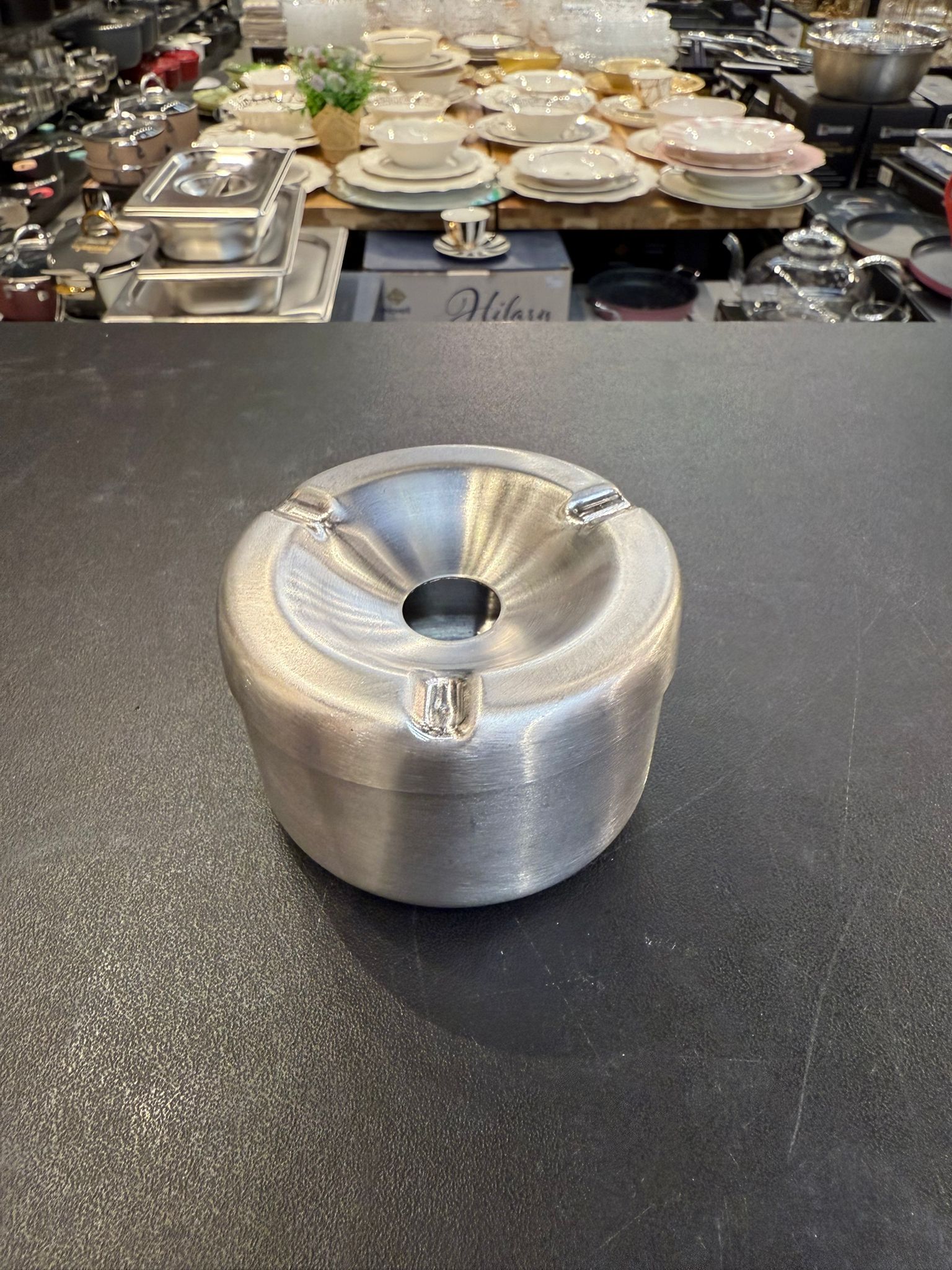 מאפרה סגורה נירוסטה 8 ס״מ