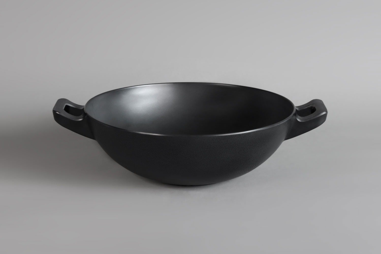 מחבת עגול עמוק + ידיות 38.5 ס”מ מלמין שחור ליטל שף